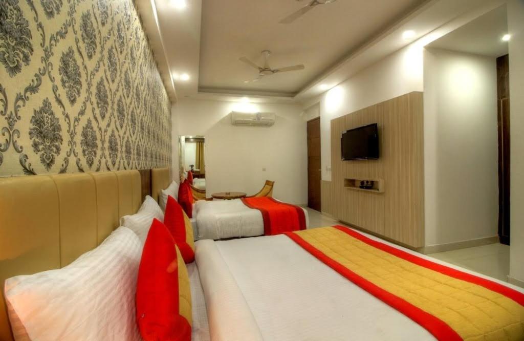 Almati - Near Delhi Airport Hotel
